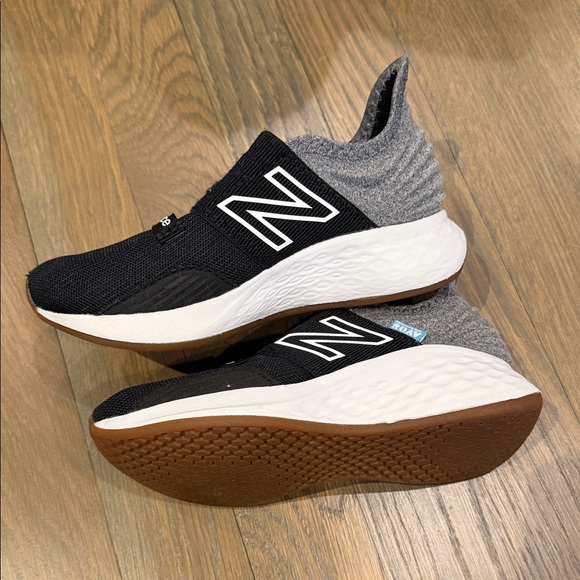New Balance Kids' Black and Gray Sneakers - Picture 2 of 4